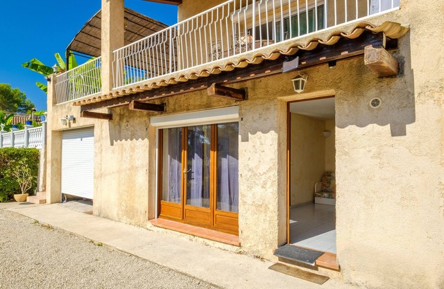 Holiday Apartment '4 Personnes Le Tignet' with Pool, Shared Garden and Wi-Fi
