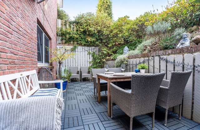Holiday Apartment 'Beachhouse' with Private Terrace and Wi-Fi