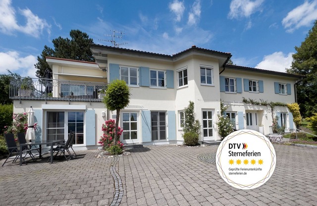 Holiday Apartment 'Bergblick - Absolute Ruhe' with Mountain View, Private Terrace and Wi-Fi