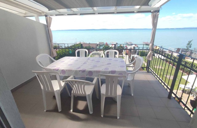 Holiday apartment Directly on the lake with its own jetty