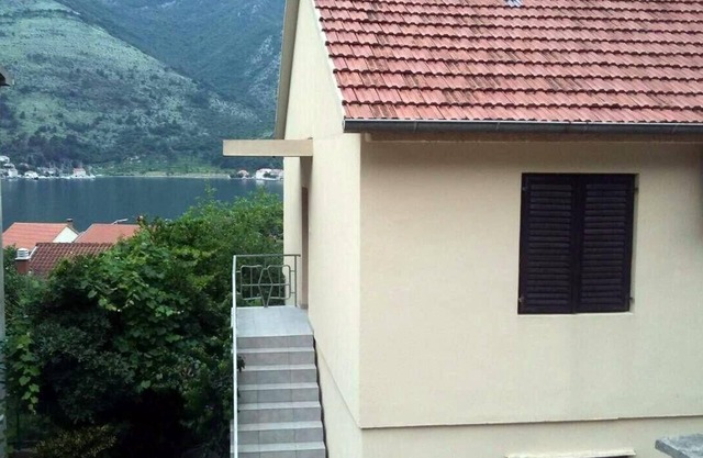 Holiday apartment Dobrota for 1 - 3 persons with 1 bedroom - Twin house