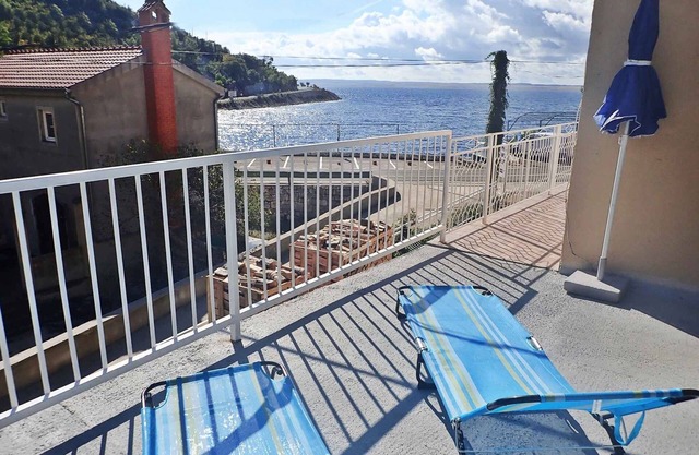 Holiday apartment for 9 people with sea views