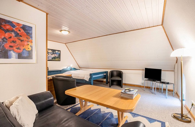 Holiday Apartment 'Gartenwohnung' with Shared Garden and Wi-Fi