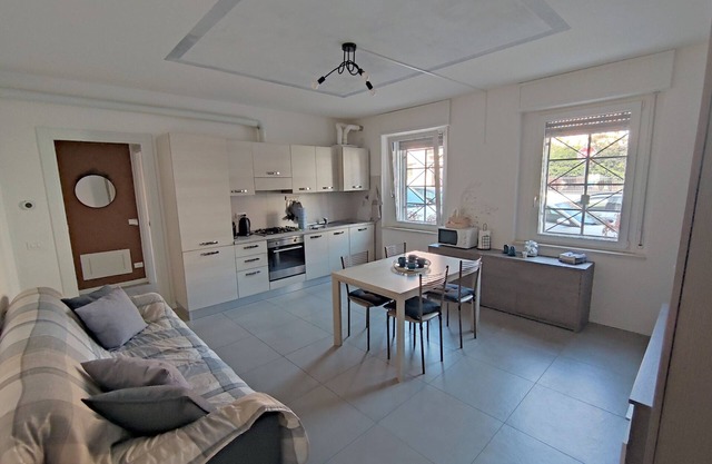 Holiday Apartment "Grey House Pavia near Hospitals" with A/C & Wi-Fi