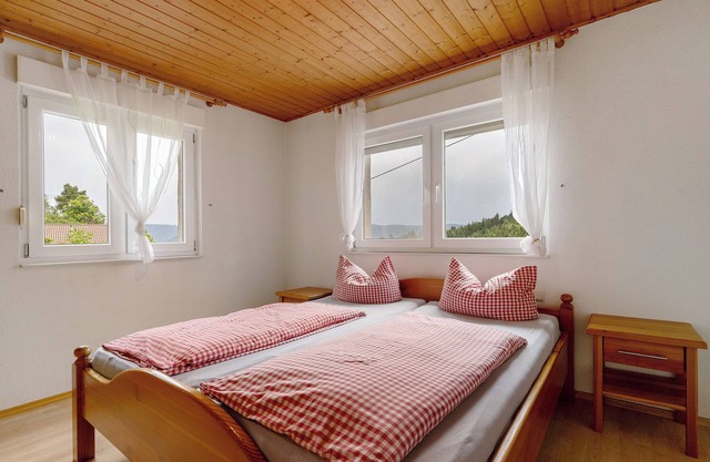 Holiday Apartment "Grüner Ausblick" with Mountain View, Private Terrace