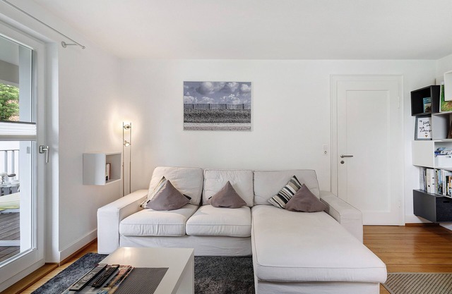 Holiday Apartment "Haus No 6" with Shared Garden, Balcony & Wi-Fi