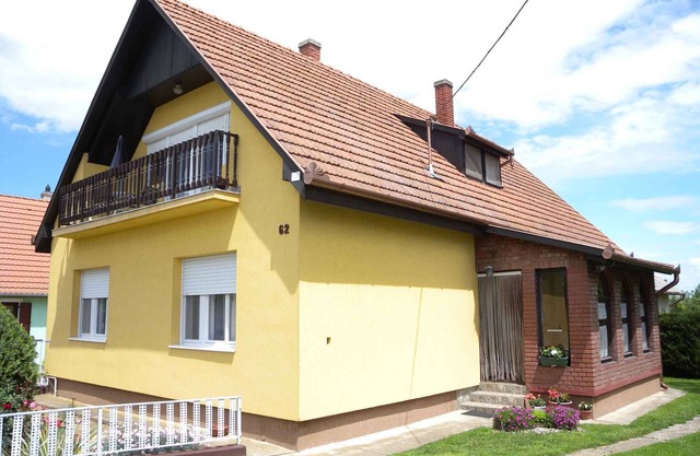 Holiday apartment with comfortable rooms, internet and barbecue