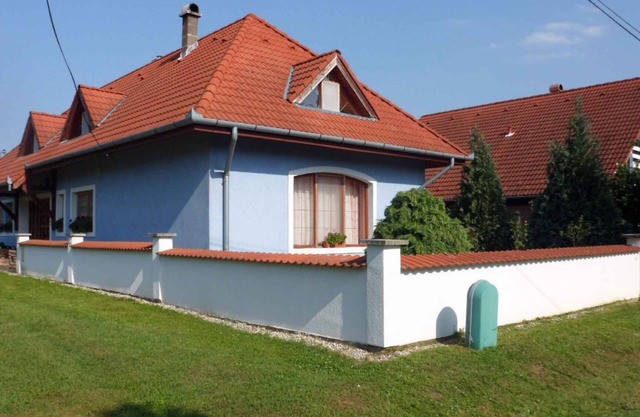 Holiday apartment with pool and air conditioning