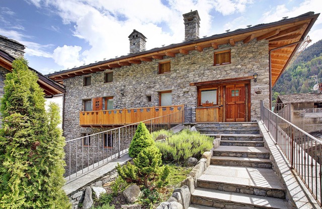Holiday Apartment "Il Cuore Della Valdigne" with Mountain View, Balcony & Wi-Fi