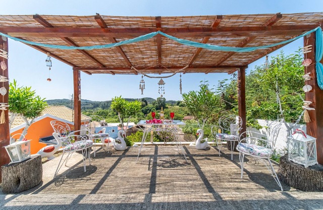 Holiday Apartment "Kohili Retreat" with Mountain View, Shared Garden & Wi-Fi