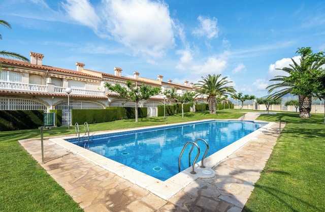 Holiday Apartment "Montserrat" with Sea View, Shared Pool & Wi-Fi