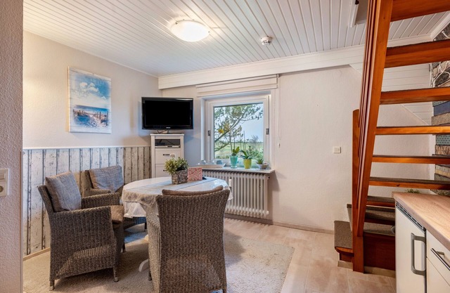 Holiday Apartment 'Möwenkiek' with Shared Garden and Private Beach Chair