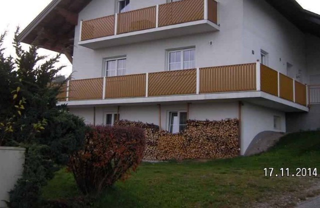 Holiday apartment on Obertrummersee with garden property