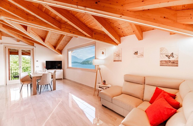 Holiday Apartment "Picolla Orchidea Finestra Sul Lago" with Private Terrace, Shared Pool & Wi-Fi