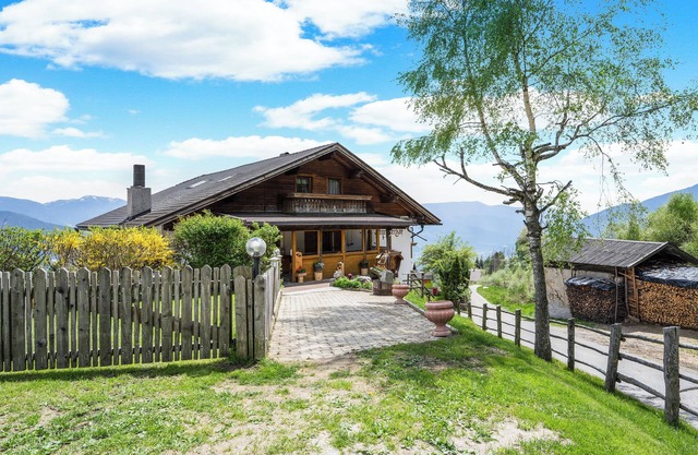 Holiday Apartment 'Schwalbennest' with Mountain View, Wi-Fi, Balcony and Garden
