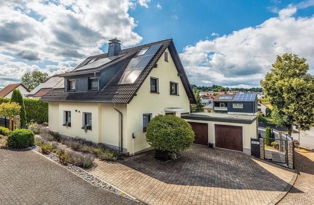 Holiday Apartment 'Sonnenblick Und Relax' with Private Terrace, Shared Garden and Wi-Fi