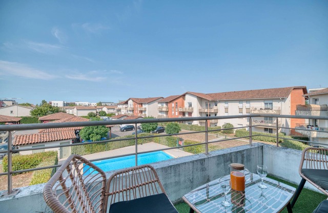 Holiday Apartment "Spacieux Proche Aéroport Et Airbus" with Shared Heated Pool & Wi-Fi