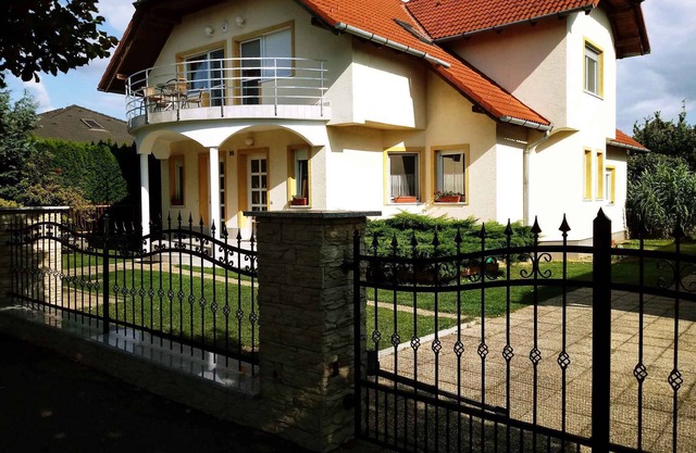 Holiday apartment with garden