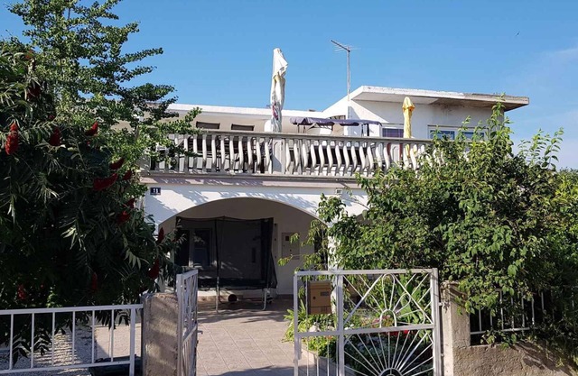 Holiday apartment with barbecue and air conditioning
