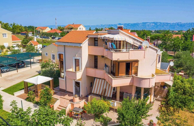 Holiday apartment with air conditioning 200 m from the sea