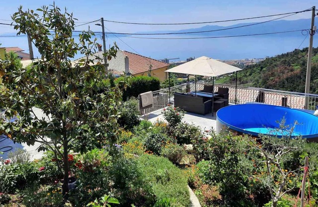 Holiday apartment with large garden pool