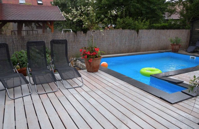 Holiday apartment with pool, air conditioning and washing machine