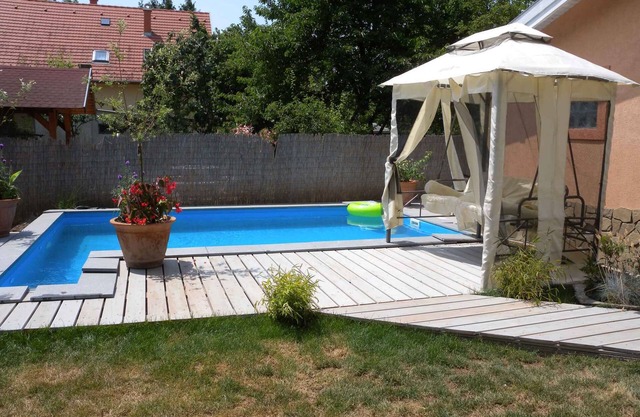 Holiday apartment with pool and air conditioning