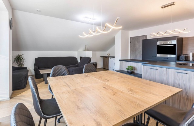 Holiday Apartment 'Zeichner' with Mountain View, Balcony & Wi-Fi