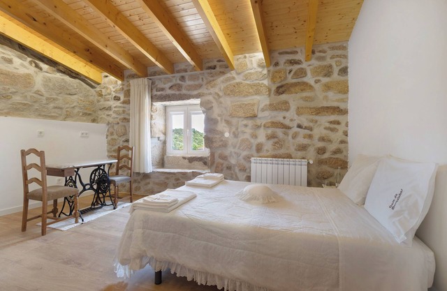 Holiday Bedroom 'Suite Espaçosa Quadrupla Talefe' with Mountain View, Wi-Fi and Air Conditioning