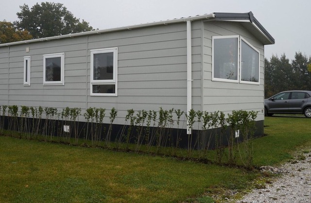 Holiday chalet near the canals of Giethoorn (Dutch Venice) and National Park Weerribben - Wieden, beautiful nature and many animals such as the otter, kingfisher, roe deer, fox, buzzard, hawk and many others. Particularly loved by walkers, cyclists,