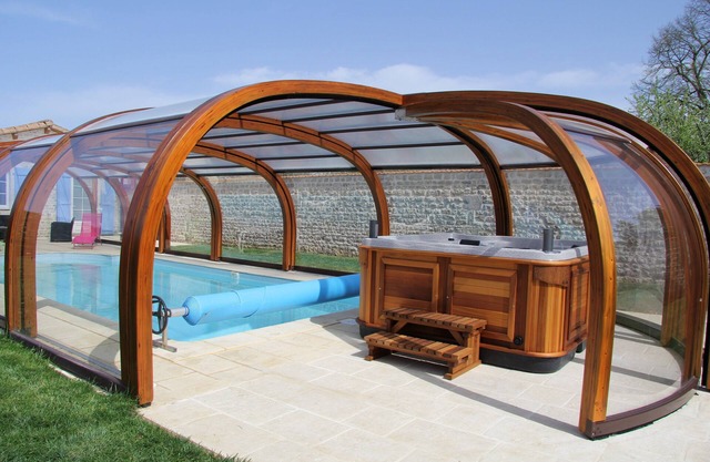 Holiday cottage(Shelter) with swimming pool near the Swamp from Poitou classified " Big site of France ".