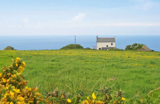 Holiday cottage with beautiful views over the Cornish sea