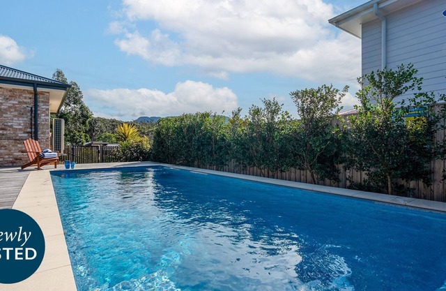 Holiday Crescent – Spacious, stylish retreat with pool, perfect