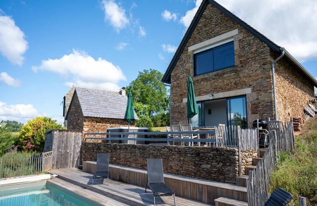 Holiday domain with swimming pool