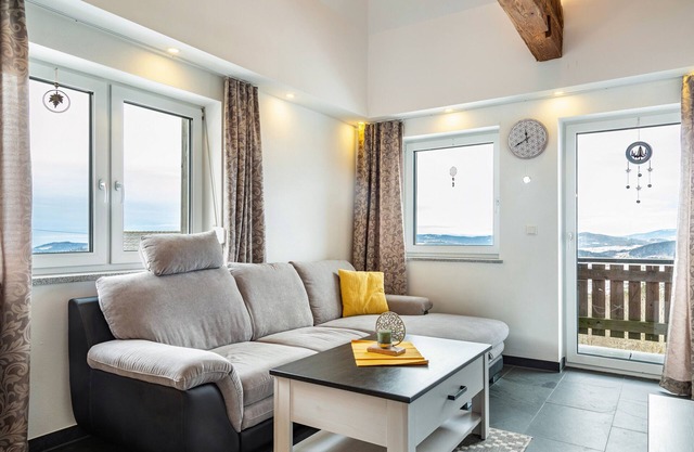 Holiday flat "Landhaus Ameisberg" with mountain view, garden and Wifi