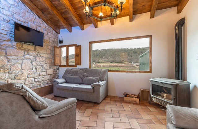 Holiday Home 'Casanellas' with Mountain View, Private Garden and Wi-Fi