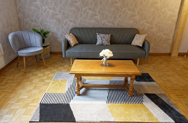Holiday Home "Chez Jeanne, Charming House" with Private Garden and Wi-Fi