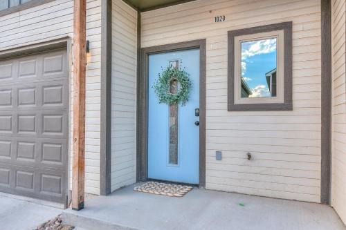 Holiday Haven with 3 BR and 2 BA New