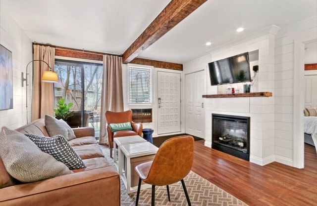 Holiday Hideaway at Abbey Springs |Beautifully Renovated |Patio & Deck |Pool |Beach |Clubhouse |Golf