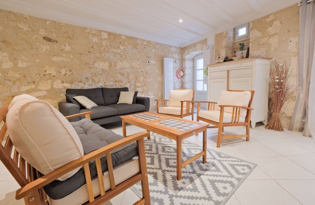 Holiday Home 'Gîte D'ici Et D'ailleurs' with Wi-Fi