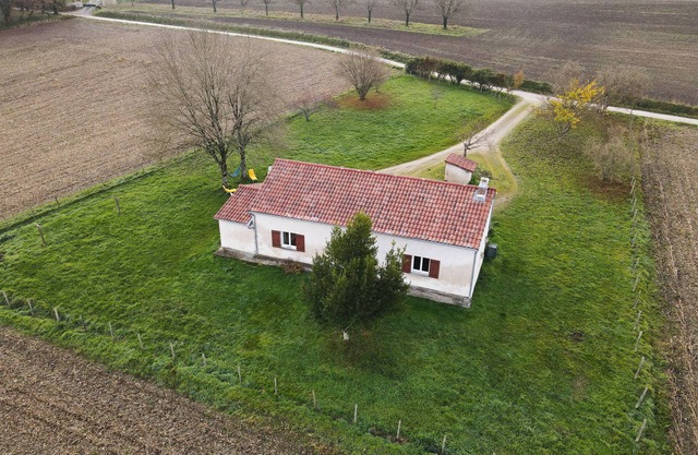 Holiday Home 'La Grande Métairie' with Private Terrace, Private Garden and Wi-Fi