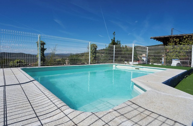 Holiday Home 'La Sierrezuela' with Mountain View, Private Pool and Wi-Fi