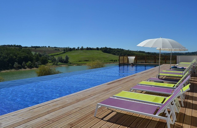 Holiday Home * - 2 Bedrooms - Heated Pools