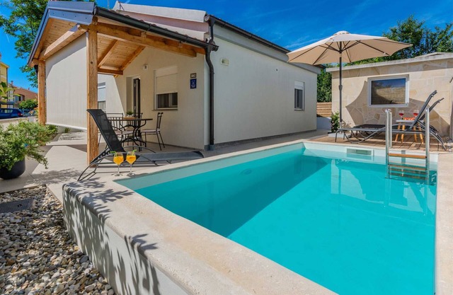 Holiday home | 4-6 persons | Private pool