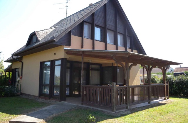 Holiday home 400 m from the beach