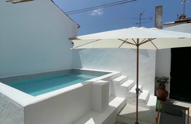 Holiday Home 'A Casa Dos Raminhos' with Private Pool and Terrace