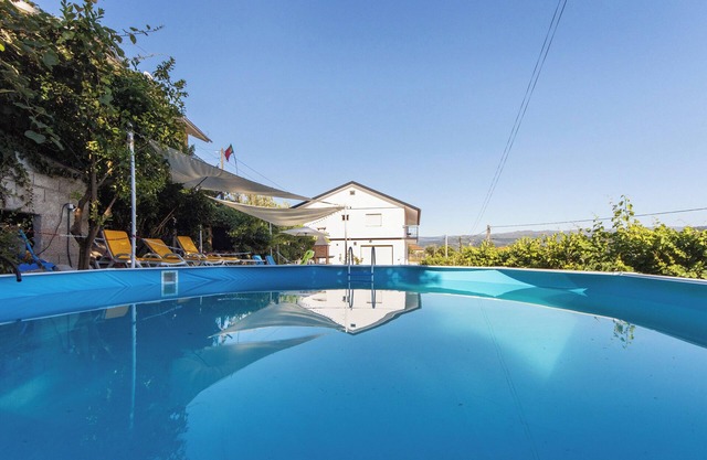 Holiday Home 'A Casa Branca' with Mountain View, Private Pool and Wi-Fi