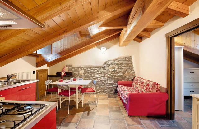 Holiday Home 'Appartamento Aquila' with Mountain View, Shared Garden and Wi-Fi