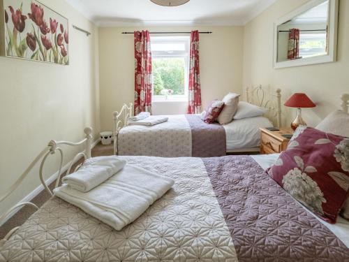 Holiday Home Ash Cottage by Interhome