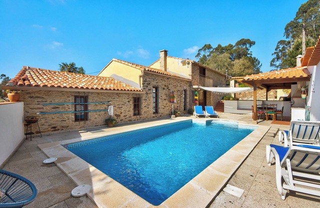 Holiday Home 'Azenha Da Lagoa Negra' with Lake View, Private Pool and Wi-Fi